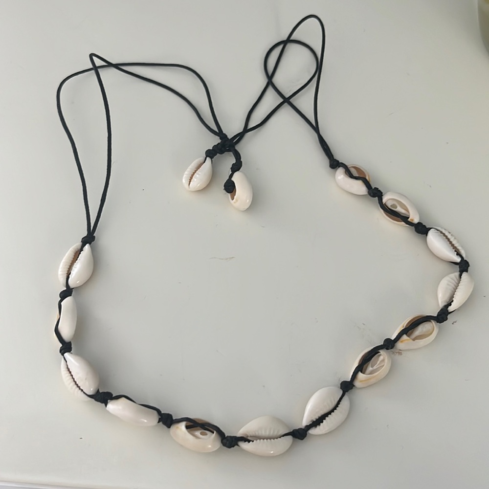 black shell necklace